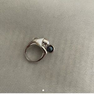 Sterling silver elephant ring black pearl & garnet